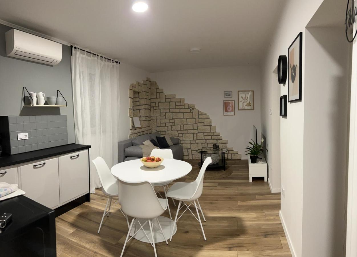 Cinderella Apartment With Free Parking PUY Eksteriør bilde